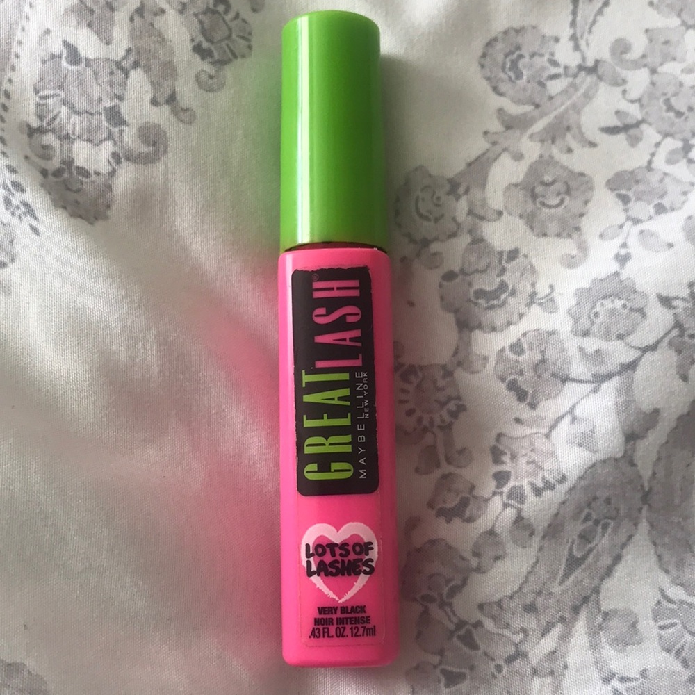 Maybelline Blackest Black lots of lashes